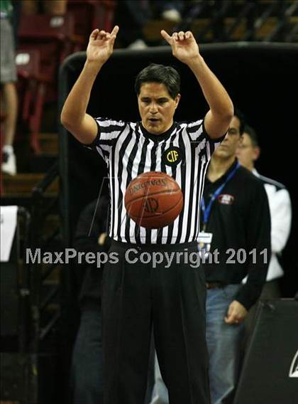Thumbnail 2 in Mater Dei vs. De La Salle (CIF State D1 Final) photogallery.