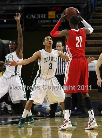 Thumbnail 2 in Mater Dei vs. De La Salle (CIF State D1 Final) photogallery.
