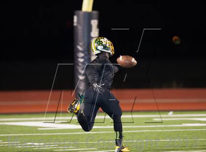 Thumbnail 1 in Madison vs. Bonham (UIL 3A Division Bi-District Playoff) photogallery.