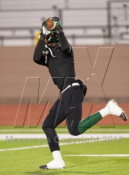 Thumbnail 1 in Madison vs. Bonham (UIL 3A Division Bi-District Playoff) photogallery.