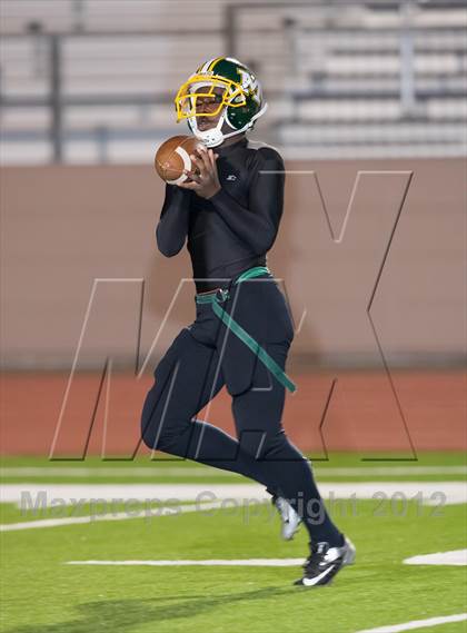 Thumbnail 3 in Madison vs. Bonham (UIL 3A Division Bi-District Playoff) photogallery.