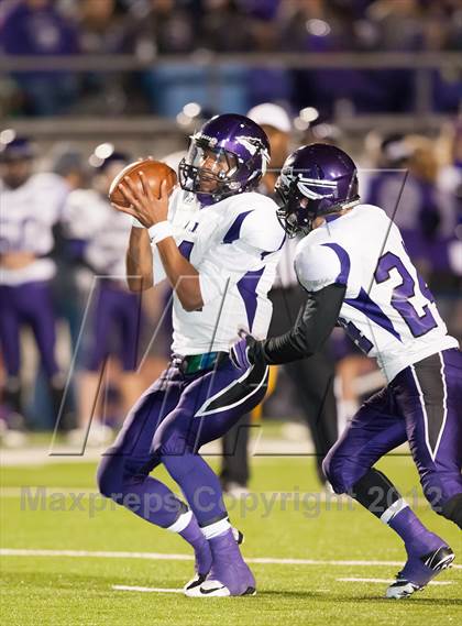 Thumbnail 1 in Madison vs. Bonham (UIL 3A Division Bi-District Playoff) photogallery.