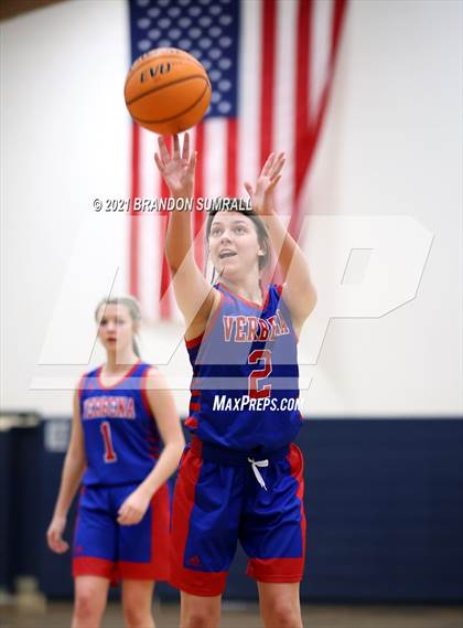 Thumbnail 3 in Chilton County vs Verbena (Chilton County Tournament) photogallery.