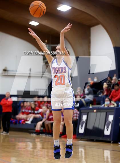Thumbnail 1 in Chilton County vs Verbena (Chilton County Tournament) photogallery.