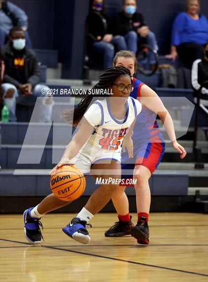 Thumbnail 2 in Chilton County vs Verbena (Chilton County Tournament) photogallery.