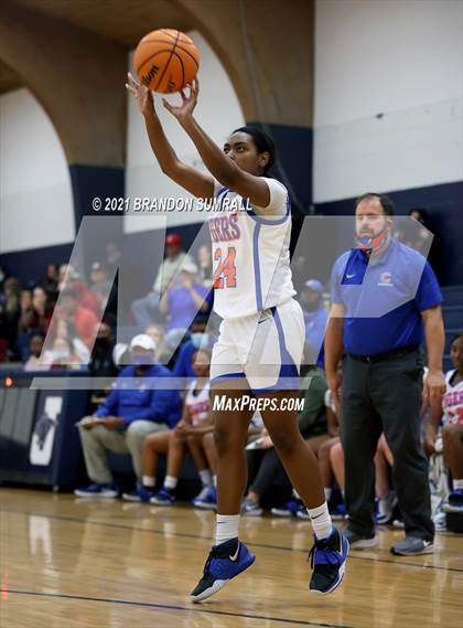 Thumbnail 1 in Chilton County vs Verbena (Chilton County Tournament) photogallery.