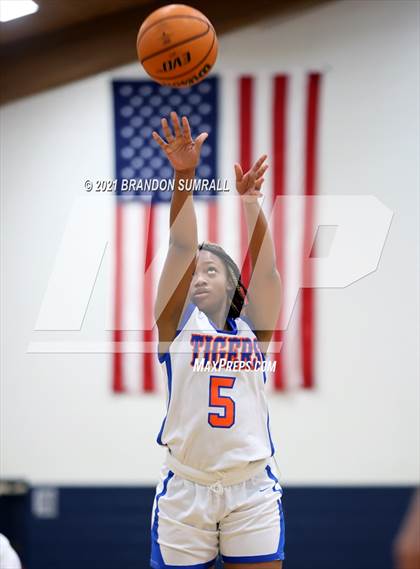 Thumbnail 1 in Chilton County vs Verbena (Chilton County Tournament) photogallery.