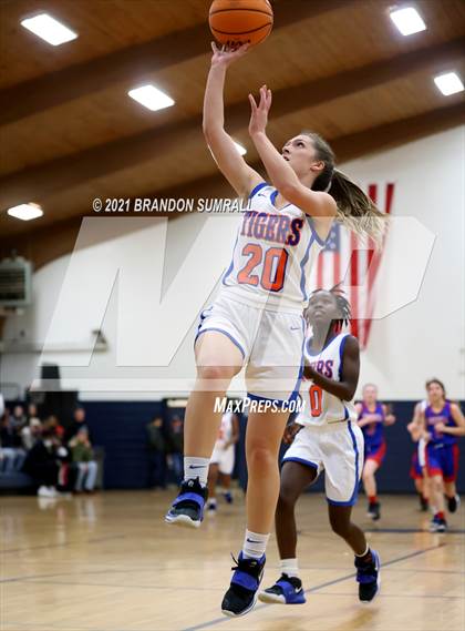 Thumbnail 2 in Chilton County vs Verbena (Chilton County Tournament) photogallery.