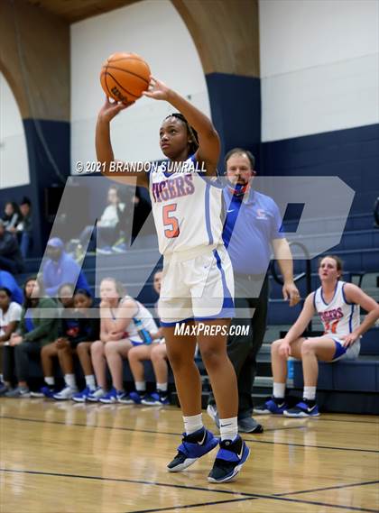 Thumbnail 1 in Chilton County vs Verbena (Chilton County Tournament) photogallery.