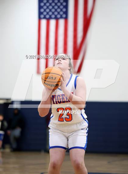 Thumbnail 3 in Chilton County vs Verbena (Chilton County Tournament) photogallery.