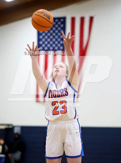 Thumbnail 1 in Chilton County vs Verbena (Chilton County Tournament) photogallery.