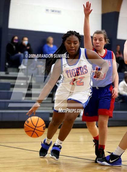 Thumbnail 3 in Chilton County vs Verbena (Chilton County Tournament) photogallery.