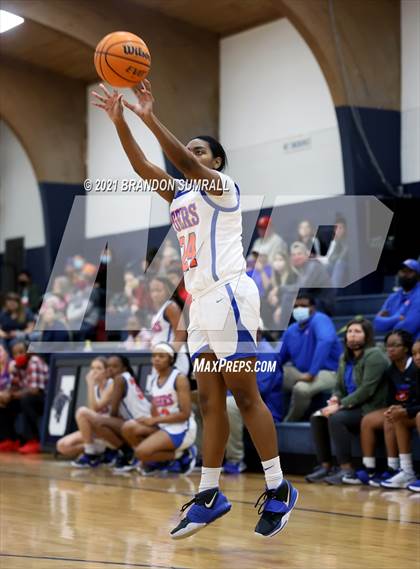 Thumbnail 3 in Chilton County vs Verbena (Chilton County Tournament) photogallery.