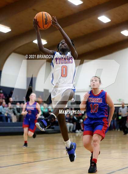 Thumbnail 3 in Chilton County vs Verbena (Chilton County Tournament) photogallery.