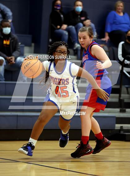 Thumbnail 1 in Chilton County vs Verbena (Chilton County Tournament) photogallery.