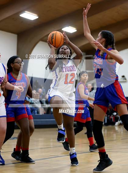 Thumbnail 3 in Chilton County vs Verbena (Chilton County Tournament) photogallery.