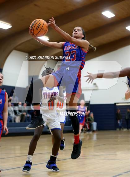 Thumbnail 1 in Chilton County vs Verbena (Chilton County Tournament) photogallery.