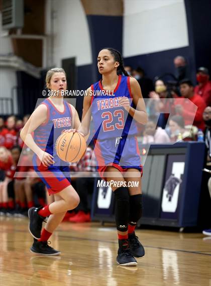 Thumbnail 3 in Chilton County vs Verbena (Chilton County Tournament) photogallery.