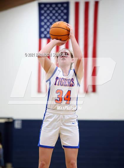 Thumbnail 2 in Chilton County vs Verbena (Chilton County Tournament) photogallery.
