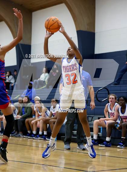 Thumbnail 2 in Chilton County vs Verbena (Chilton County Tournament) photogallery.