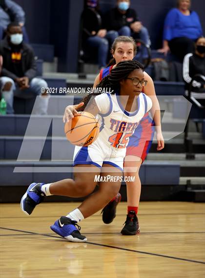 Thumbnail 3 in Chilton County vs Verbena (Chilton County Tournament) photogallery.