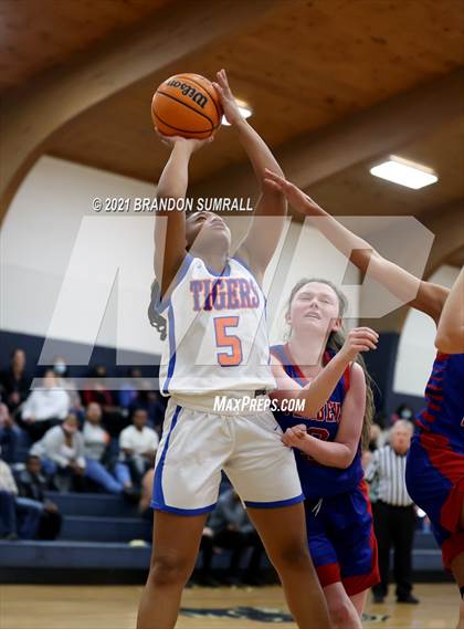 Thumbnail 3 in Chilton County vs Verbena (Chilton County Tournament) photogallery.