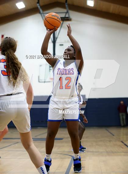 Thumbnail 2 in Chilton County vs Verbena (Chilton County Tournament) photogallery.