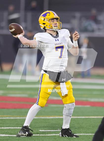 Thumbnail 3 in Grant vs. Pacifica (CIF Division 2-AA State Final) photogallery.