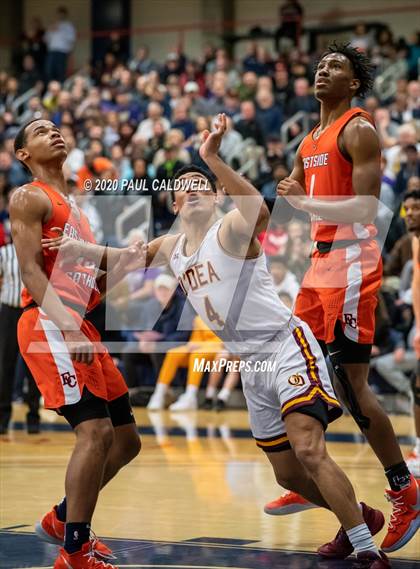 Thumbnail 3 in Eastside Catholic vs. O'Dea (WIAA 3A District 2 Final) photogallery.