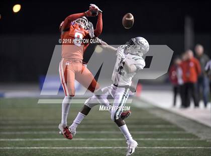 Thumbnail 3 in De La Salle vs Mater Dei (CIF State Open Final) photogallery.
