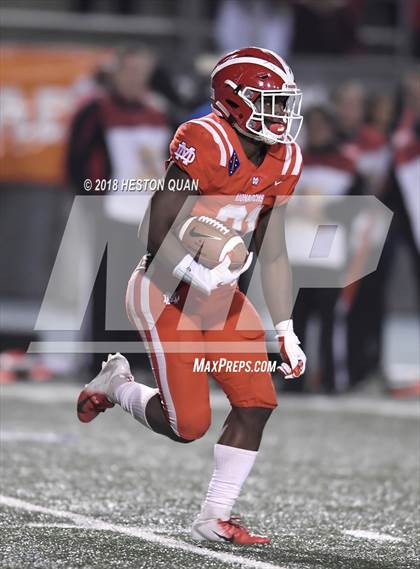 Thumbnail 2 in De La Salle vs Mater Dei (CIF State Open Final) photogallery.
