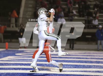 Thumbnail 3 in De La Salle vs Mater Dei (CIF State Open Final) photogallery.