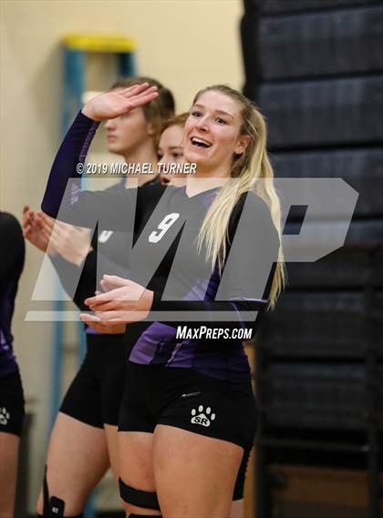 Thumbnail 1 in Snake River vs Weiser (3A state tournament) photogallery.