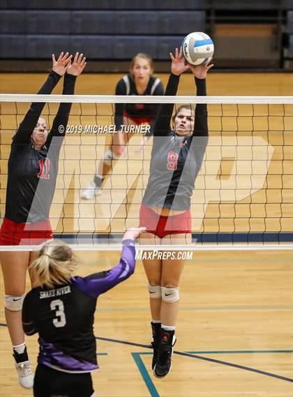 Thumbnail 3 in Snake River vs Weiser (3A state tournament) photogallery.