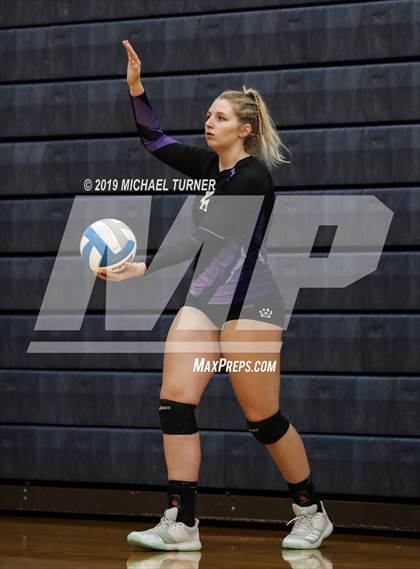 Thumbnail 2 in Snake River vs Weiser (3A state tournament) photogallery.