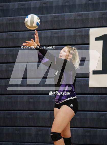 Thumbnail 2 in Snake River vs Weiser (3A state tournament) photogallery.