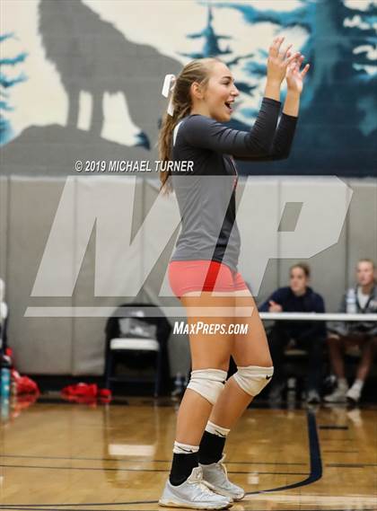 Thumbnail 3 in Snake River vs Weiser (3A state tournament) photogallery.