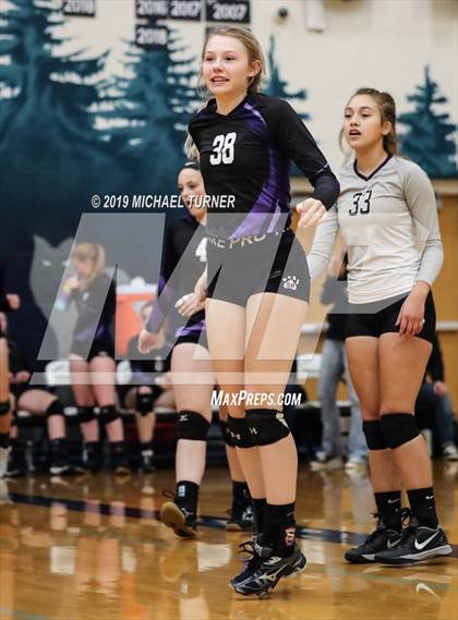 Thumbnail 2 in Snake River vs Weiser (3A state tournament) photogallery.