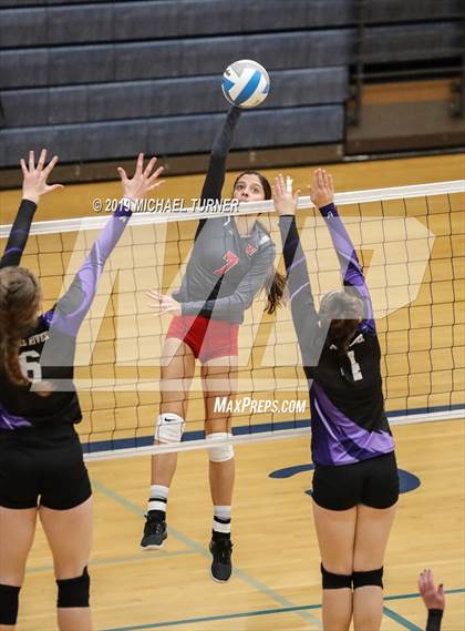 Thumbnail 2 in Snake River vs Weiser (3A state tournament) photogallery.