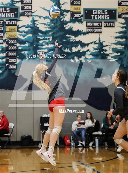 Thumbnail 2 in Snake River vs Weiser (3A state tournament) photogallery.