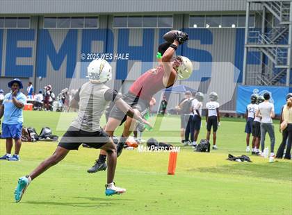 Thumbnail 2 in Riverdale vs Oxford (U of Memphis 7v7) photogallery.