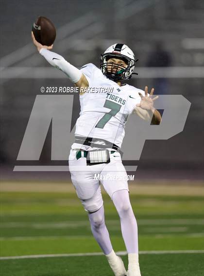 Thumbnail 3 in Blue Ridge vs. Scurry-Rosser (UIL 3A DII Bi-District Playoff) photogallery.