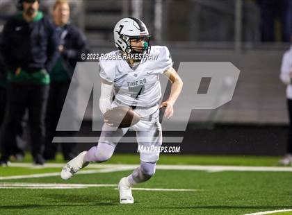 Thumbnail 1 in Blue Ridge vs. Scurry-Rosser (UIL 3A DII Bi-District Playoff) photogallery.