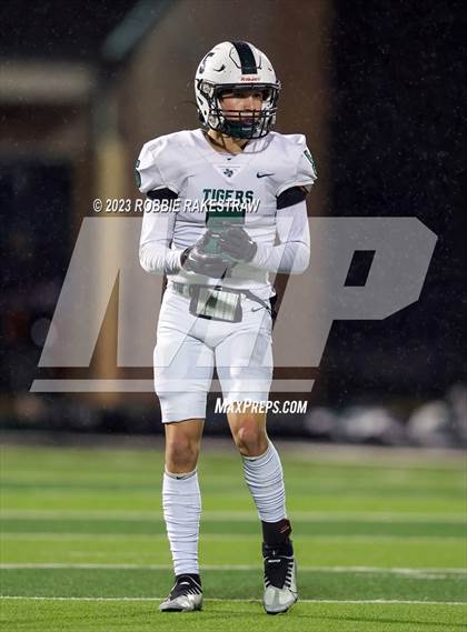 Thumbnail 1 in Blue Ridge vs. Scurry-Rosser (UIL 3A DII Bi-District Playoff) photogallery.
