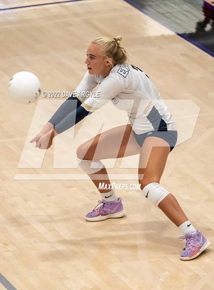 Thumbnail 2 in Skyline vs. Timberline photogallery.