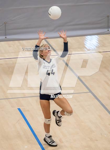 Thumbnail 3 in Skyline vs. Timberline photogallery.