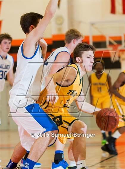 Thumbnail 2 in Castro Valley vs. Acalanes (Rob Vares Jr. Memorial Tournament) photogallery.