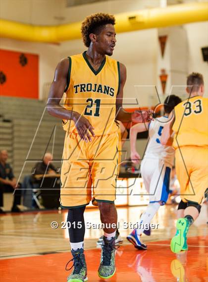 Thumbnail 2 in Castro Valley vs. Acalanes (Rob Vares Jr. Memorial Tournament) photogallery.
