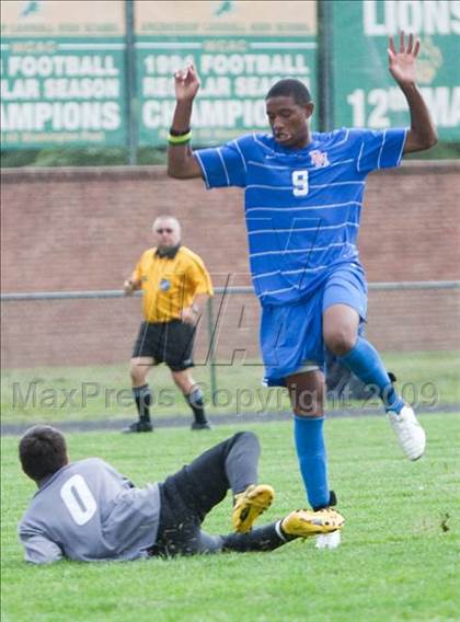 Thumbnail 3 in DeMatha @ Archbishop Carroll photogallery.