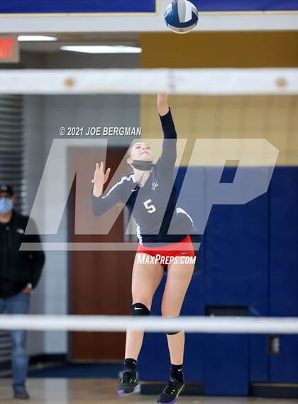 Thumbnail 3 in Garces Memorial vs. East Bakersfield (CIF-CS D4 Final) photogallery.